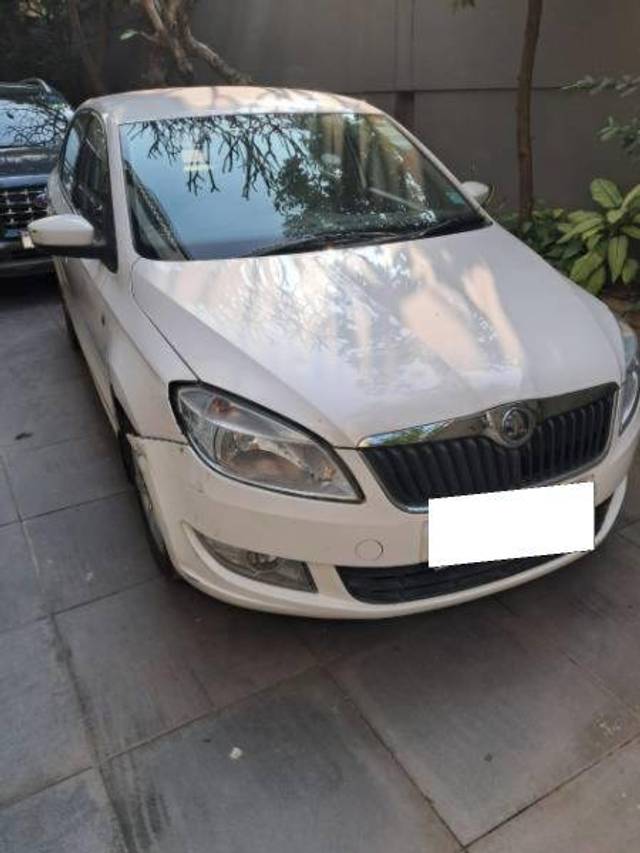 https://images10.gaadi.com/usedcar_image/4288175/original/b98266af1f50f406ef373aea03c25219.jpg?imwidth=6400