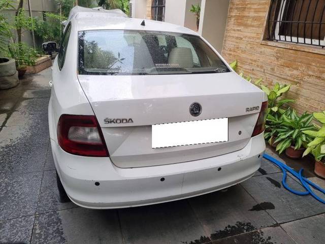 https://images10.gaadi.com/usedcar_image/4288175/original/bcb2a07fd0c024166718eec0c8c6df07.jpg?imwidth=6401