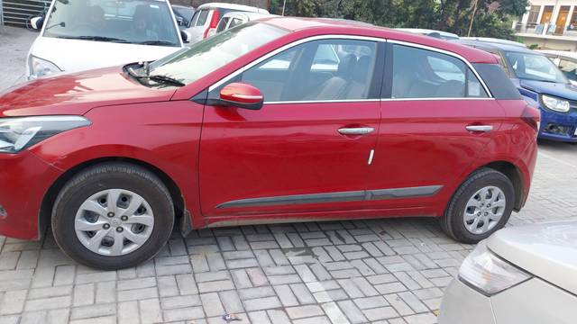 https://images10.gaadi.com/usedcar_image/4288190/original/processed_4acadbfd70ad8c9c1ba0ff3ccb25807b.jpg?imwidth=6400