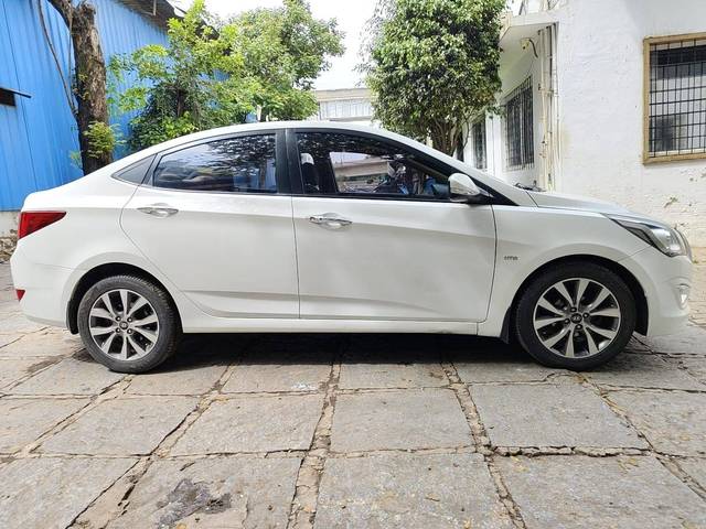 https://images10.gaadi.com/usedcar_image/4288204/original/processed_36214045a9f72431a769bc125585c594.jpg?imwidth=6401