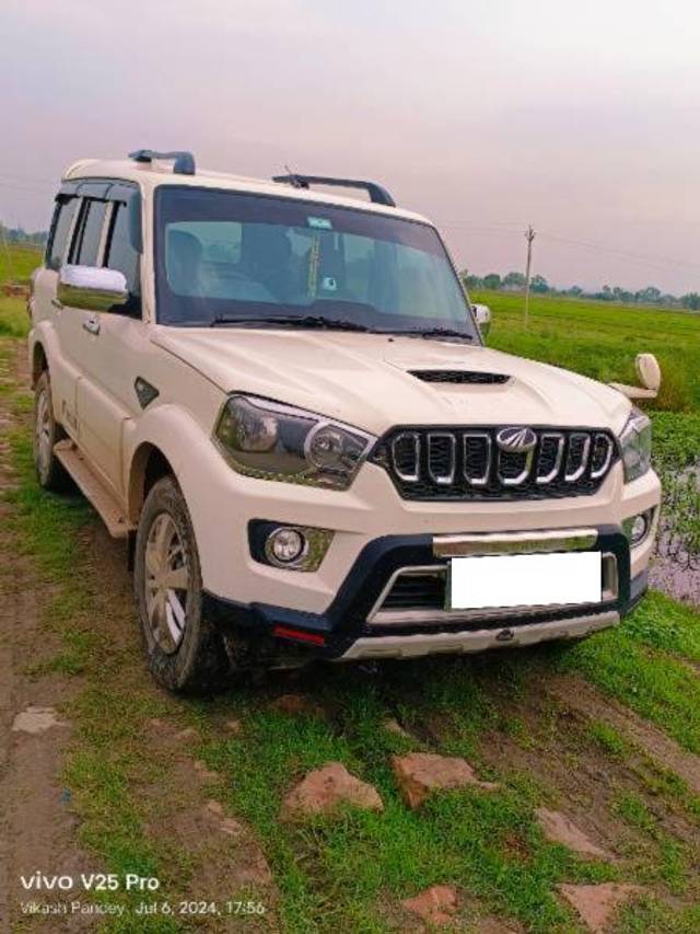 https://images10.gaadi.com/usedcar_image/4288212/original/processed_0d4f59ab-c8bd-49fb-8a9f-be5a81a0a266.jpg?imwidth=6400