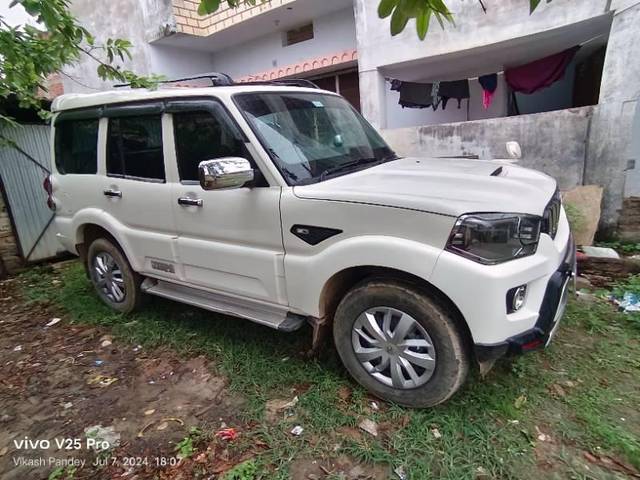 https://images10.gaadi.com/usedcar_image/4288212/original/processed_992ed641-cb2b-4319-9b99-96fad902cb63.jpg?imwidth=6401