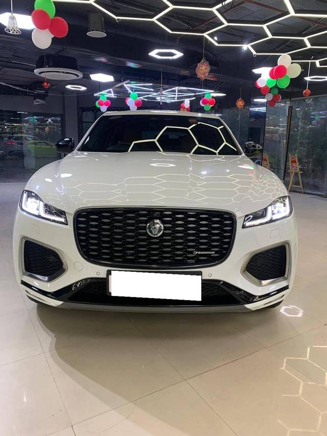 https://images10.gaadi.com/usedcar_image/4288285/original/processed_b3927827826e2617ea16f6e228557cbb.jpeg?imwidth=6402