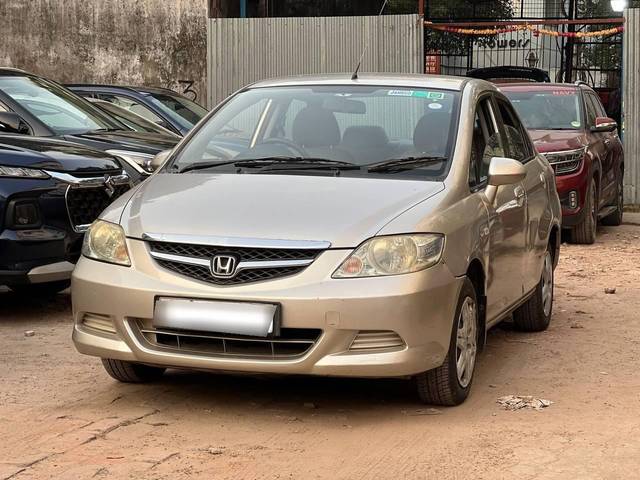 https://images10.gaadi.com/usedcar_image/4288287/original/processed_780c063f704759b808caf2378d82c04e.jpg?imwidth=6402