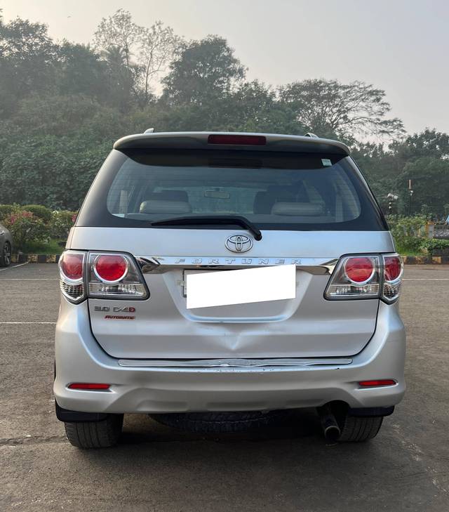 https://images10.gaadi.com/usedcar_image/4288380/original/processed_84829cee59dd7afdd2a2e971399e9e4c.jpg?imwidth=6402