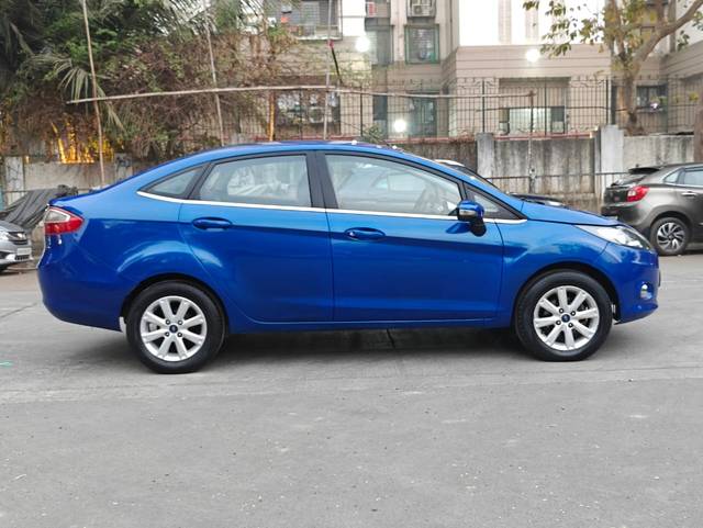 https://images10.gaadi.com/usedcar_image/4288381/original/03f9e635fab74d3eb990a6aee45d1b60.jpg?imwidth=6401