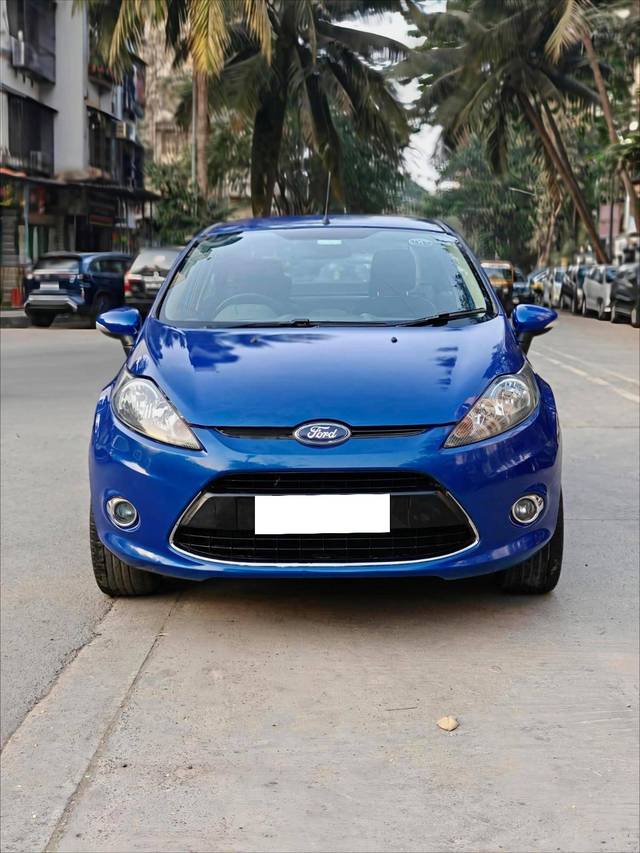 https://images10.gaadi.com/usedcar_image/4288381/original/processed_fee292a1ad82b17d2daca7d0cfb62b7b.jpg?imwidth=6400