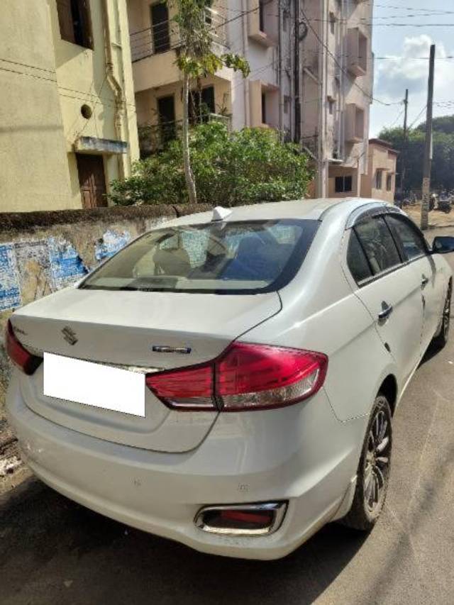 https://images10.gaadi.com/usedcar_image/4288438/original/processed_2587e74f-86e4-4588-a9f0-3f937810b19a.jpg?imwidth=6401