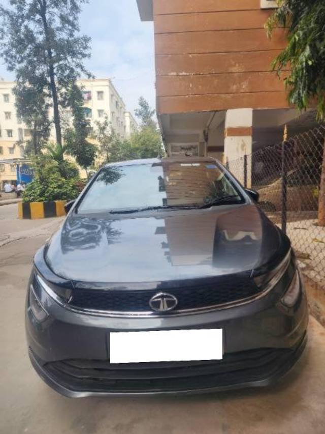 https://images10.gaadi.com/usedcar_image/4288566/original/processed_87820430-ef0b-43b4-85b9-1686566ac9c6.jpg?imwidth=6401