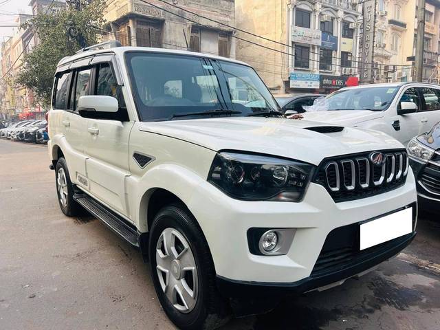 https://images10.gaadi.com/usedcar_image/4288636/original/processed_7db0d605728413d7e131f569401ee71b.jpg?imwidth=6400