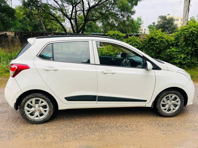 https://images10.gaadi.com/usedcar_image/4288732/original/processed_0dcdd3e5188330768f4c42d18241027d.jpg?imwidth=6401