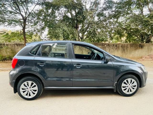 https://images10.gaadi.com/usedcar_image/4288735/original/ef6cfb7a2d64e15083e7c4c3186cd62f.jpg?imwidth=6401