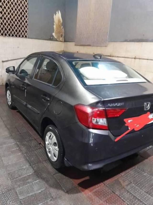 https://images10.gaadi.com/usedcar_image/4288747/original/processed_dfd43cbe-1625-4a6f-a969-1a981dd146b1.jpg?imwidth=6401