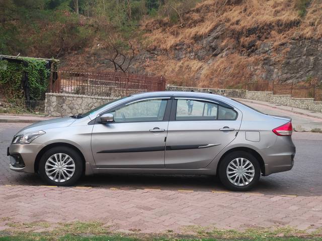 https://images10.gaadi.com/usedcar_image/4288752/original/05dadef1c5b07e8804b12f3ab5732c2c.jpg?imwidth=6402