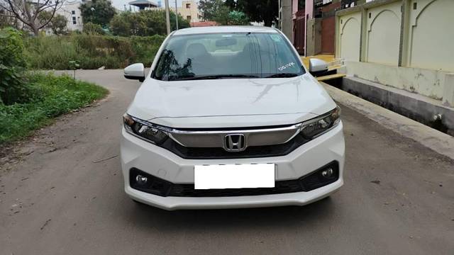 https://images10.gaadi.com/usedcar_image/4288860/original/processed_4ee92e2e-57ff-4217-801b-98e313a8ccae.jpg?imwidth=6400