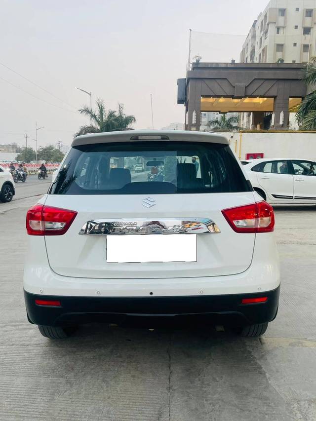 https://images10.gaadi.com/usedcar_image/4288940/original/processed_7dcac41977420f631e4a1414b8aafe8c.jpg?imwidth=6402