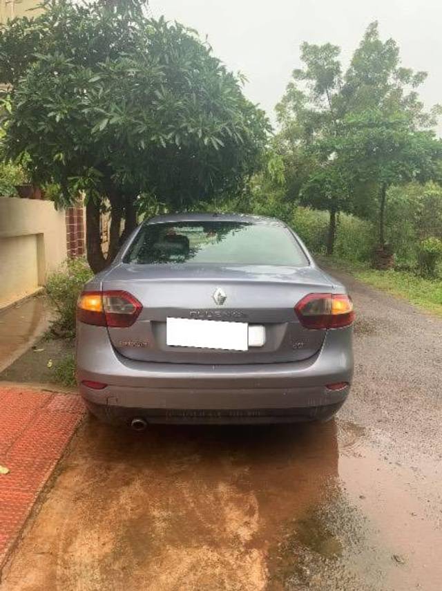 https://images10.gaadi.com/usedcar_image/4288966/original/processed_201ed2b7-baf4-4696-a28c-c492672b1788.jpeg?imwidth=6401