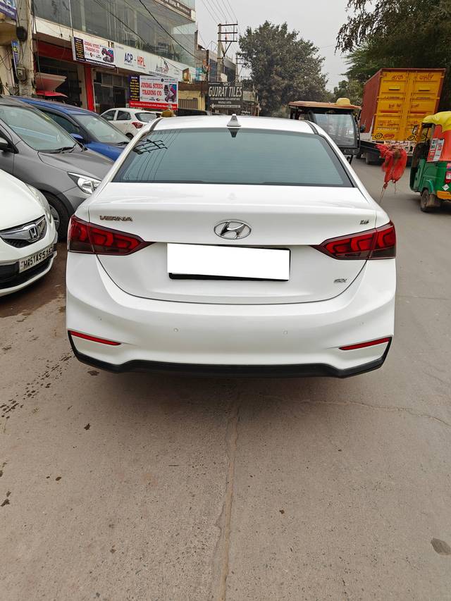 https://images10.gaadi.com/usedcar_image/4289008/original/processed_aea848575748658889fa24841ca35de4.jpg?imwidth=6401