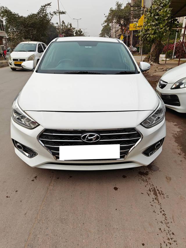 https://images10.gaadi.com/usedcar_image/4289008/original/processed_e9dbf1d9d0ba1cb446c88a66c5b88f64.jpg?imwidth=6402