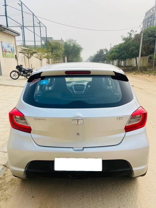 https://images10.gaadi.com/usedcar_image/4289033/original/processed_3cddacff6c1c7c8e161ea603cd2ae28f.jpg?imwidth=6402