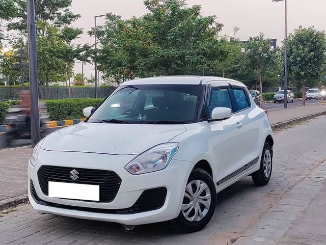 https://images10.gaadi.com/usedcar_image/4289073/original/processed_094bbdf1e49de6521a3ef5dced385d12.jpg?imwidth=6400