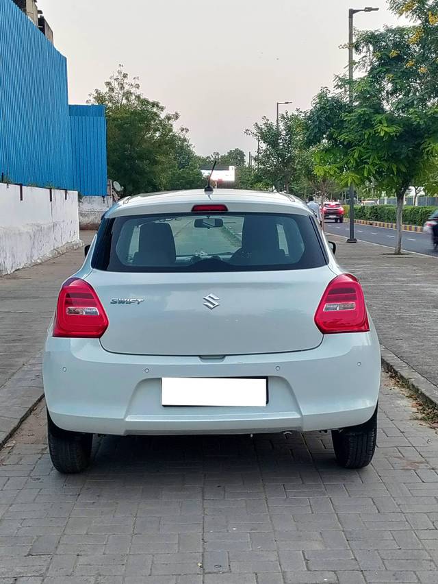 https://images10.gaadi.com/usedcar_image/4289073/original/processed_d9ea69aeabe0179005cab3de79e5f0ea.jpg?imwidth=6401