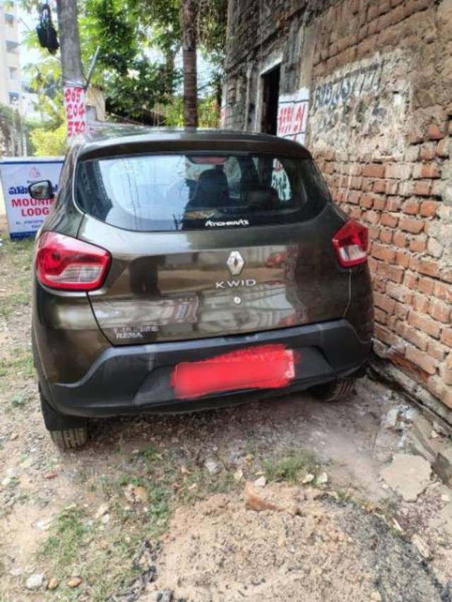 https://images10.gaadi.com/usedcar_image/4289119/original/processed_4f8e3601-23e2-4894-b9e7-4a7d1aad7fff.jpeg?imwidth=6401