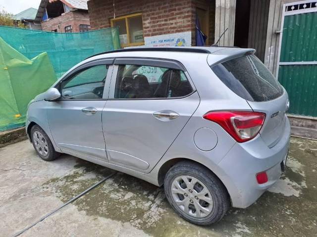 https://images10.gaadi.com/usedcar_image/4289128/original/processed_1a378495-c826-4347-846b-d2d2aea05e91.jpg?imwidth=6400