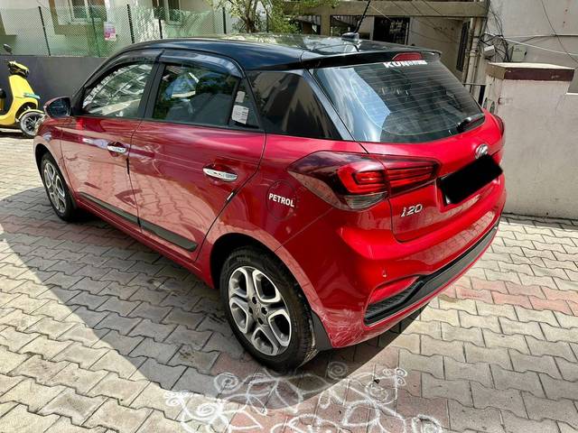 https://images10.gaadi.com/usedcar_image/4289177/original/processed_e7e164915279082593921aab6fc2d827.jpg?imwidth=6402