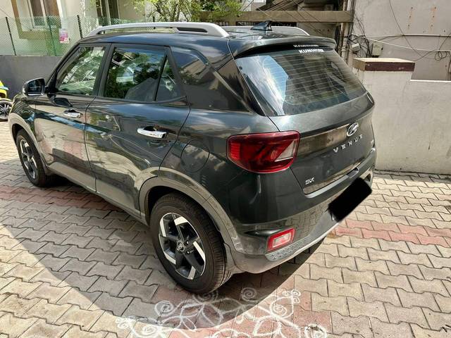 https://images10.gaadi.com/usedcar_image/4289189/original/processed_dd25f1b09924d88a4bd6db13b0002419.jpg?imwidth=6402