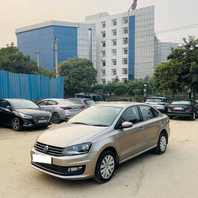 https://images10.gaadi.com/usedcar_image/4289218/original/processed_eba813a1c1f21577fb8bdf111c3f3450.jpg?imwidth=6400