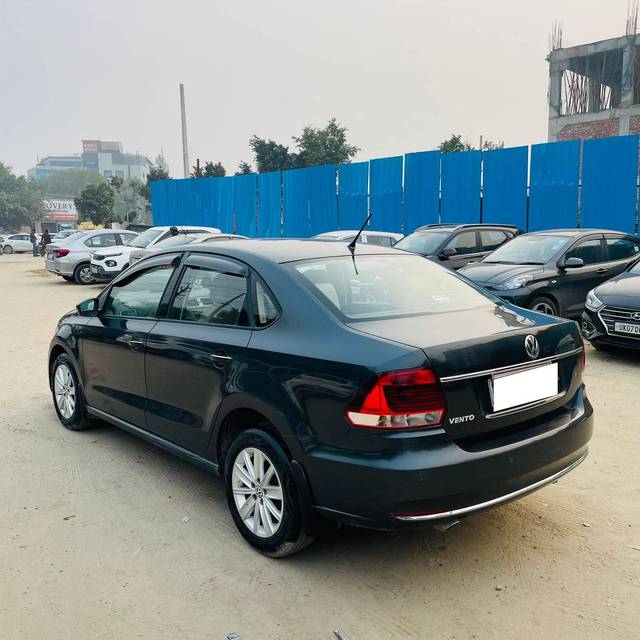 https://images10.gaadi.com/usedcar_image/4289223/original/processed_13bf9991cbda87734e38fc3e6ec84556.jpg?imwidth=6402