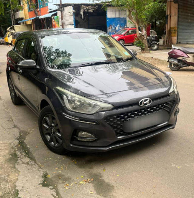 https://images10.gaadi.com/usedcar_image/4289247/original/83cc6f5b608f83be4643605cd01545b5.png?imwidth=6400