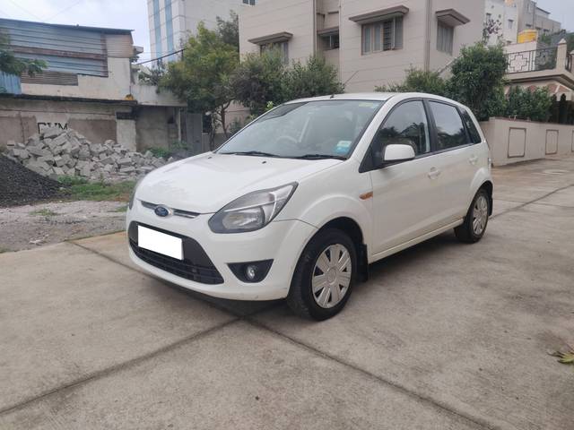 https://images10.gaadi.com/usedcar_image/4289335/original/processed_501b98e7ad3544f86f015bc08bda7ec9.jpg?imwidth=6402