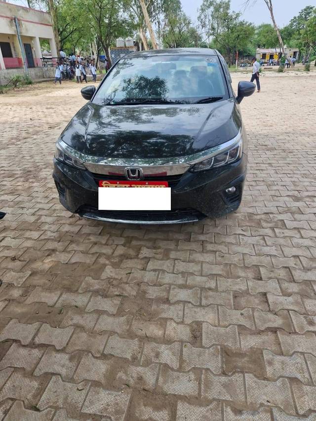 https://images10.gaadi.com/usedcar_image/4289405/original/processed_af5b02dfd0d3481a325786c379a1ee58.jpg?imwidth=6400