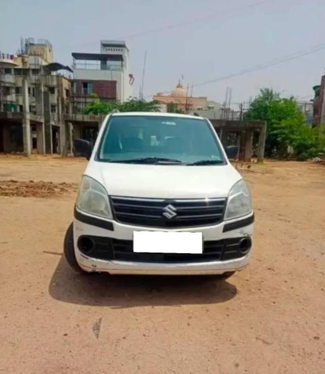 https://images10.gaadi.com/usedcar_image/4289419/original/processed_3ca9caf7-ace2-4d65-945f-a3296ad48e96.jpg?imwidth=6400