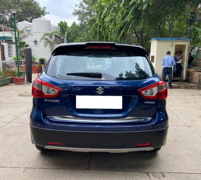 https://images10.gaadi.com/usedcar_image/4289424/original/processed_72aa2e66056fc8fa470e8b427d11b2a3.jpeg?imwidth=6402