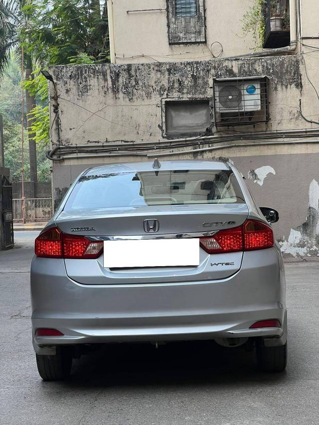 https://images10.gaadi.com/usedcar_image/4289445/original/processed_33b6842d0bcf9a831c8703a647eb57df.jpg?imwidth=6402