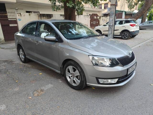 https://images10.gaadi.com/usedcar_image/4289519/original/processed_5b7d30f2db1c375acecd0bb3162de729.jpg?imwidth=6400