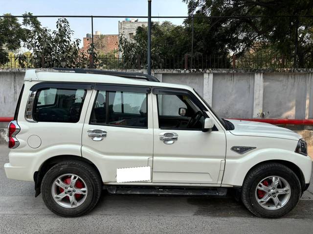 https://images10.gaadi.com/usedcar_image/4289608/original/processed_d8516ce3edebcd2ca62f7c6356174934.jpg?imwidth=6401