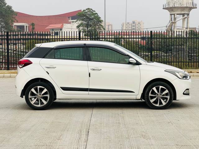 https://images10.gaadi.com/usedcar_image/4289622/original/e65c18736fca266c29dba087770cd69e.jpg?imwidth=6401