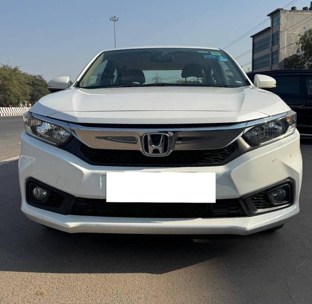 https://images10.gaadi.com/usedcar_image/4289772/original/processed_aaad455c6c3ba1b91a0d63936f3944d9.jpg?imwidth=6400