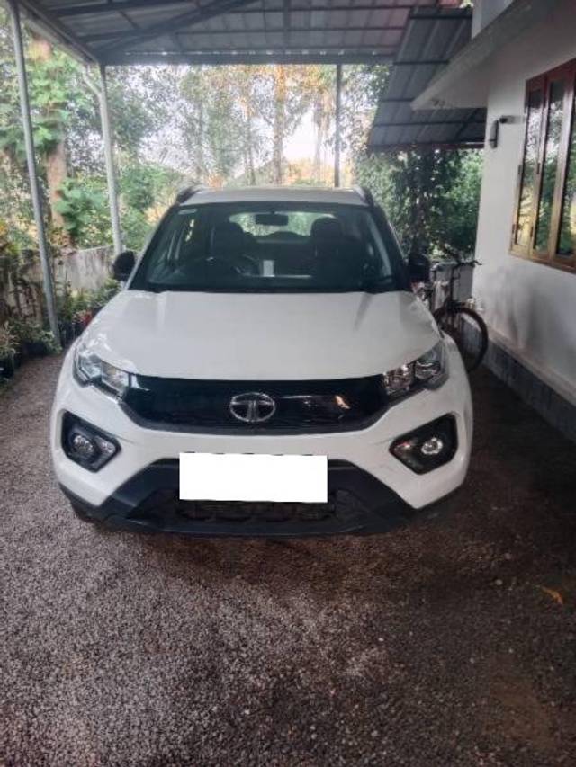 https://images10.gaadi.com/usedcar_image/4289773/original/processed_aa1309ab-9c3b-4b49-83a6-c1364756d34a.jpg?imwidth=6400