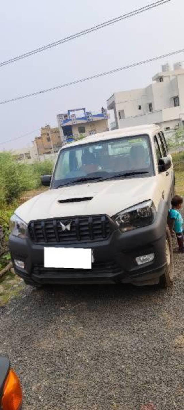 https://images10.gaadi.com/usedcar_image/4289807/original/processed_8622621c-5e98-486a-85fe-1b37dfff8308.jpg?imwidth=6402