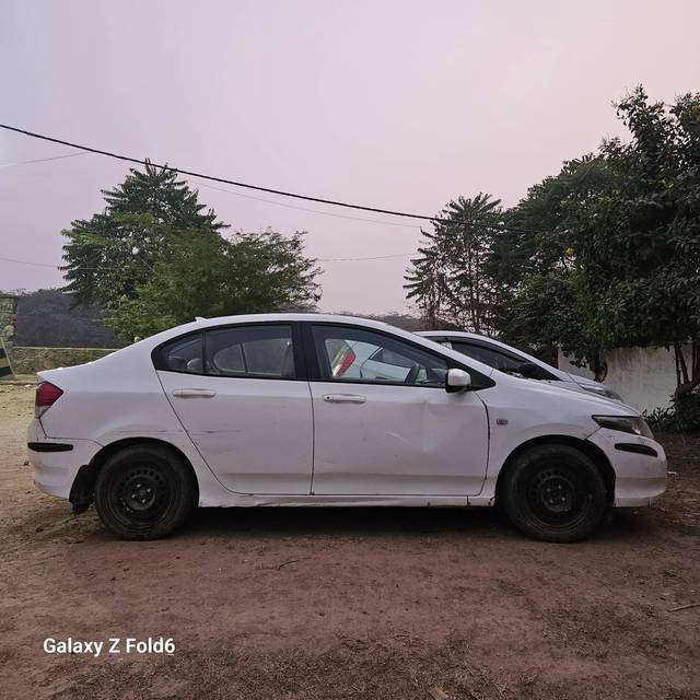 https://images10.gaadi.com/usedcar_image/4289814/original/processed_f2e87fd8038985a89433dadcc9b09ace.jpeg?imwidth=6401