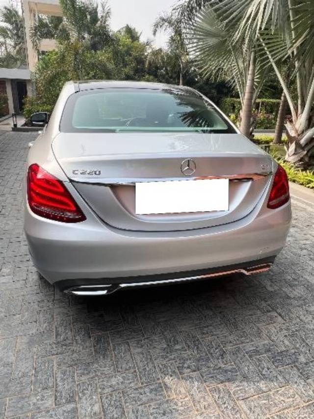 https://images10.gaadi.com/usedcar_image/4289817/original/processed_9e601be6-2ce4-4533-a632-198e0e497a45.jpeg?imwidth=6402