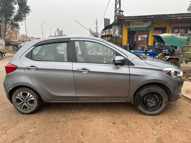 https://images10.gaadi.com/usedcar_image/4290001/original/processed_4ee07577-b157-497a-a9d7-04ca127d7c56.jpg?imwidth=6401