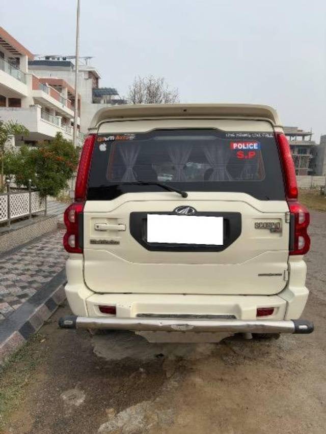 https://images10.gaadi.com/usedcar_image/4290071/original/processed_faf1cc0d-2854-4a39-ba19-b05b55830851.jpeg?imwidth=6402