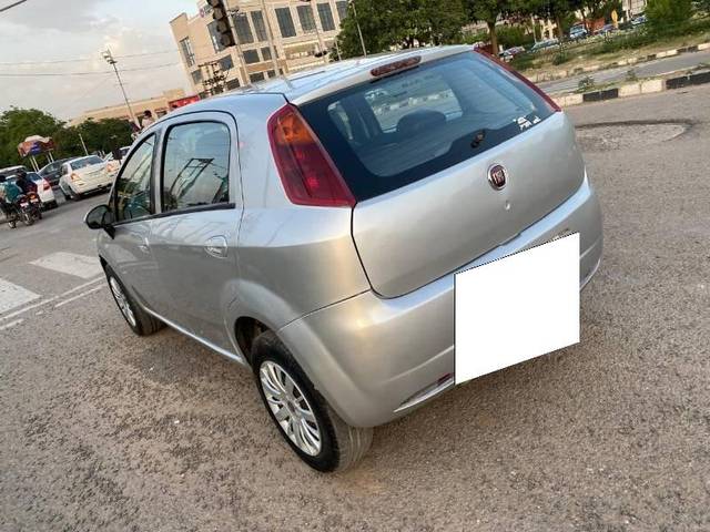 https://images10.gaadi.com/usedcar_image/4290106/original/processed_a29f2695-1c27-4753-a657-c26d59463ddf.jpg?imwidth=6402