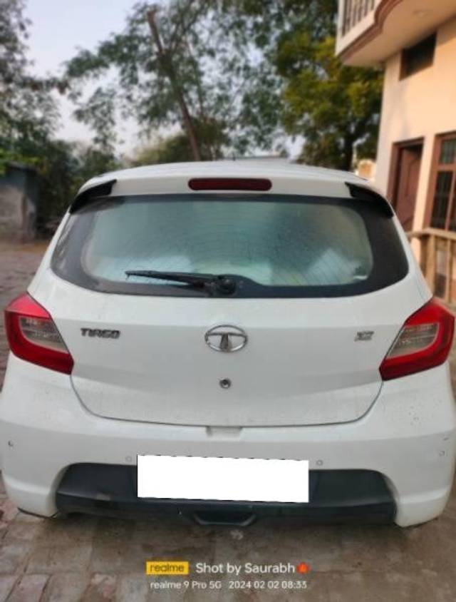 https://images10.gaadi.com/usedcar_image/4290139/original/processed_b5bf3740-a7c5-4108-88f5-1204611cee62.jpg?imwidth=6402